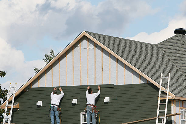 Professional Vinyl Siding technician working in Islip, NY